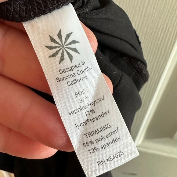 ATHLETA XXS Black Hi-Rise Leggings Mesh Detailed Ankles and Patterned Thigh - Picture 6 of 9